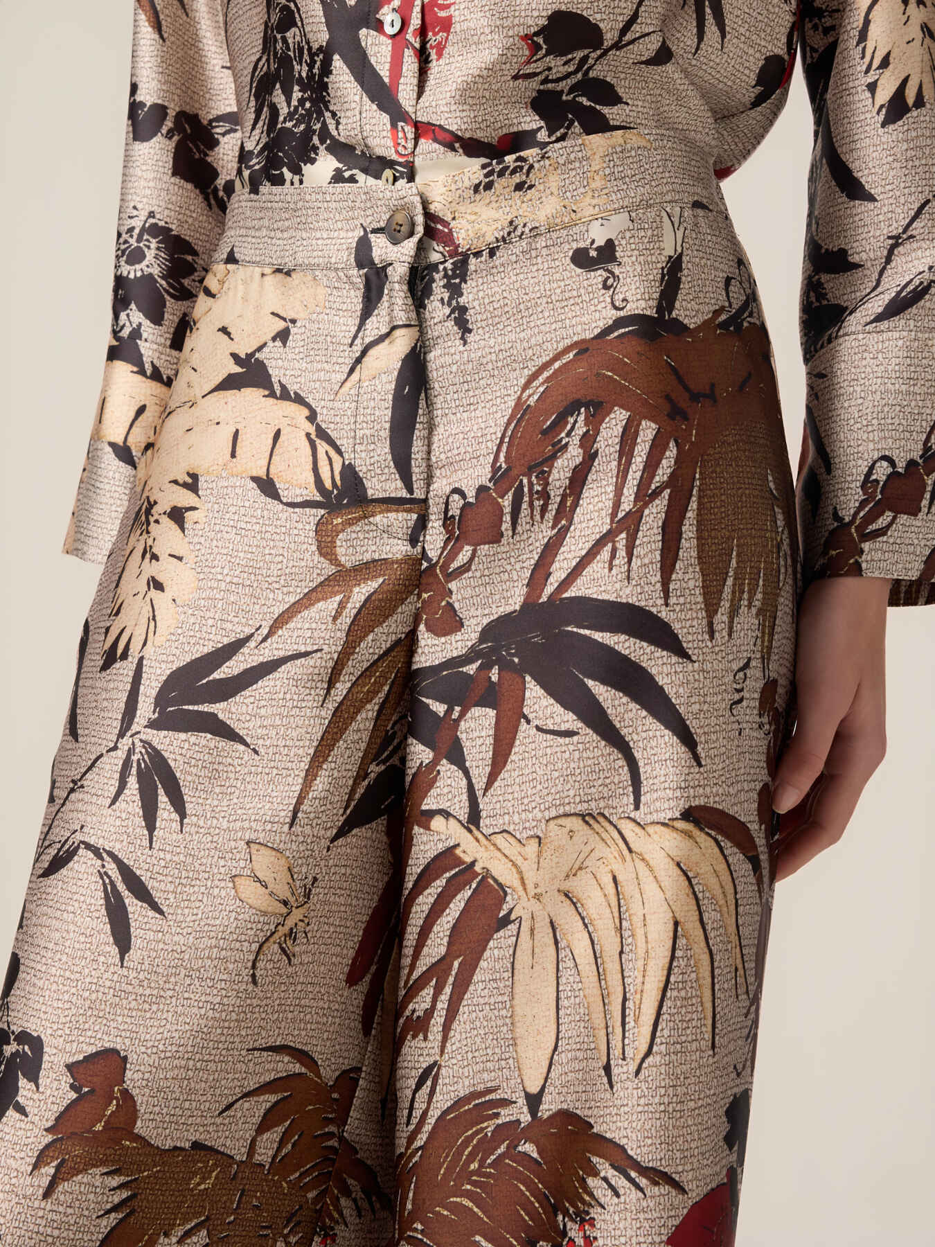 Pantaloni palazzo in raso fantasia image number 2