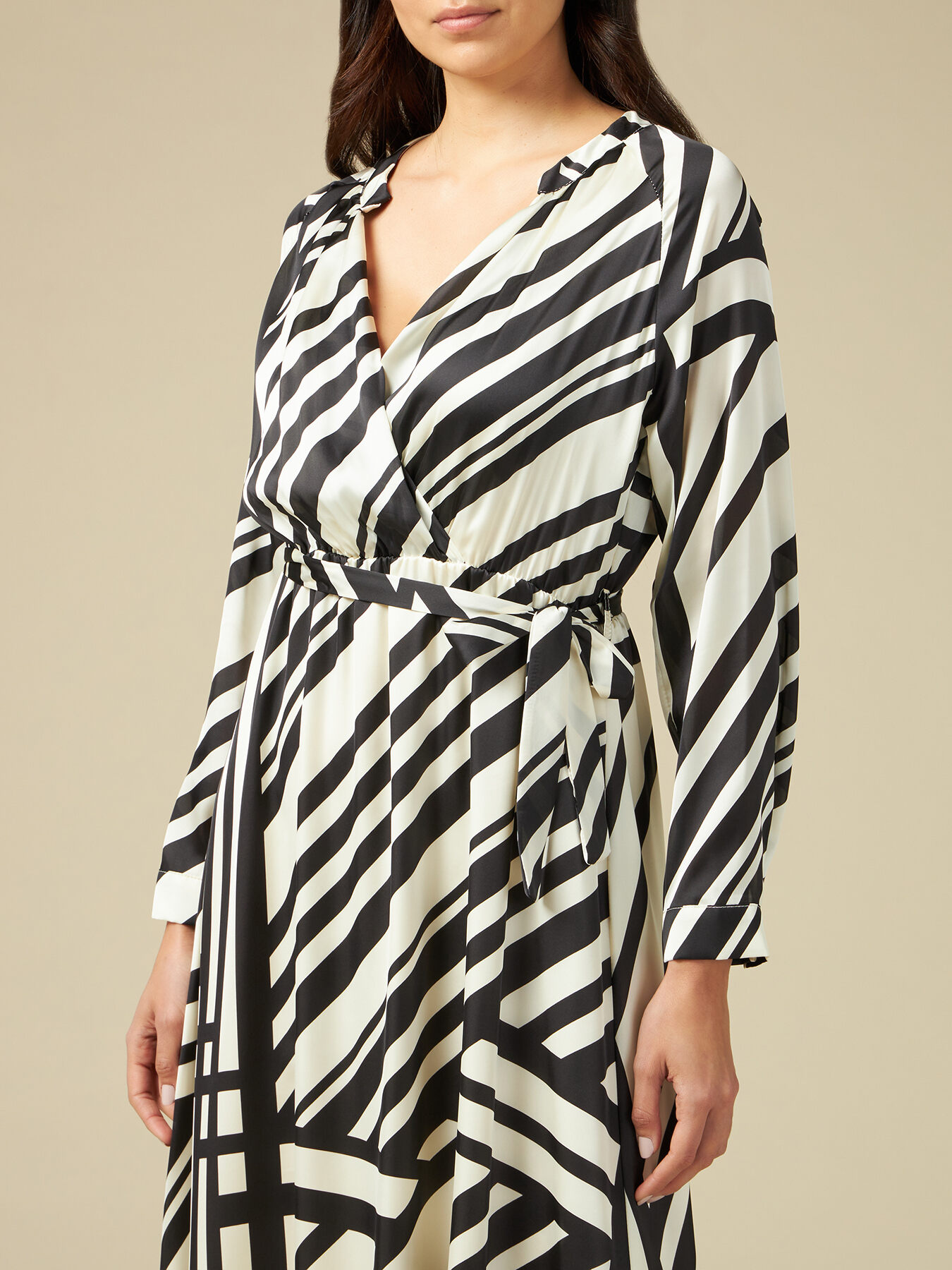 Vestito lungo a fantasia geometrica image number 2