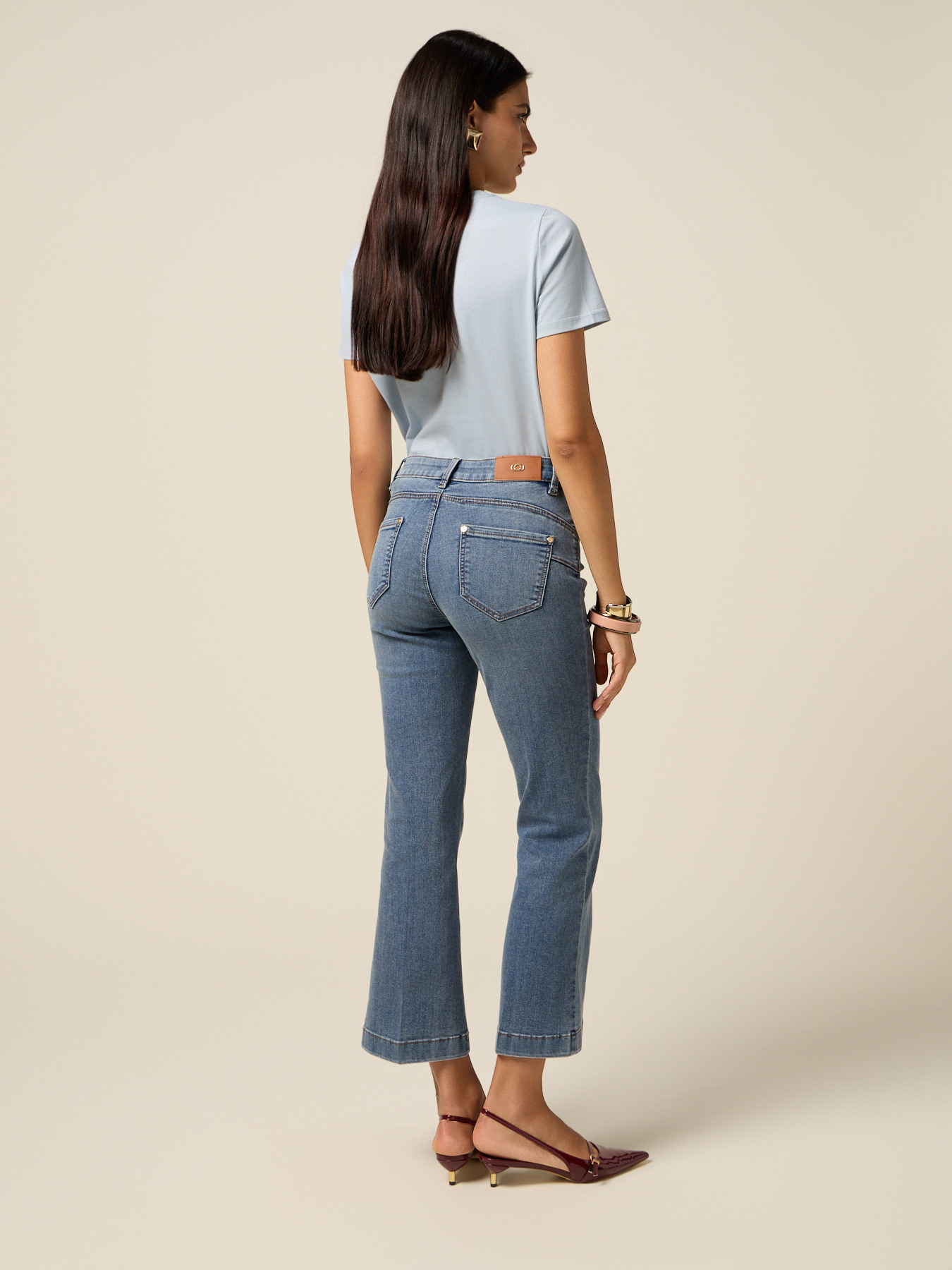 Stone-washed flare jeans image number 1
