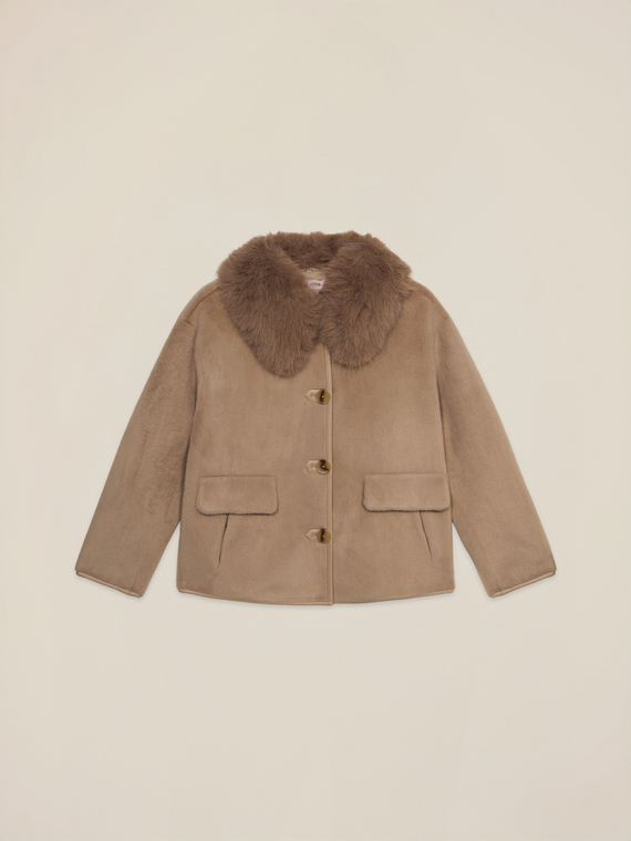 Short coat with furry collar
