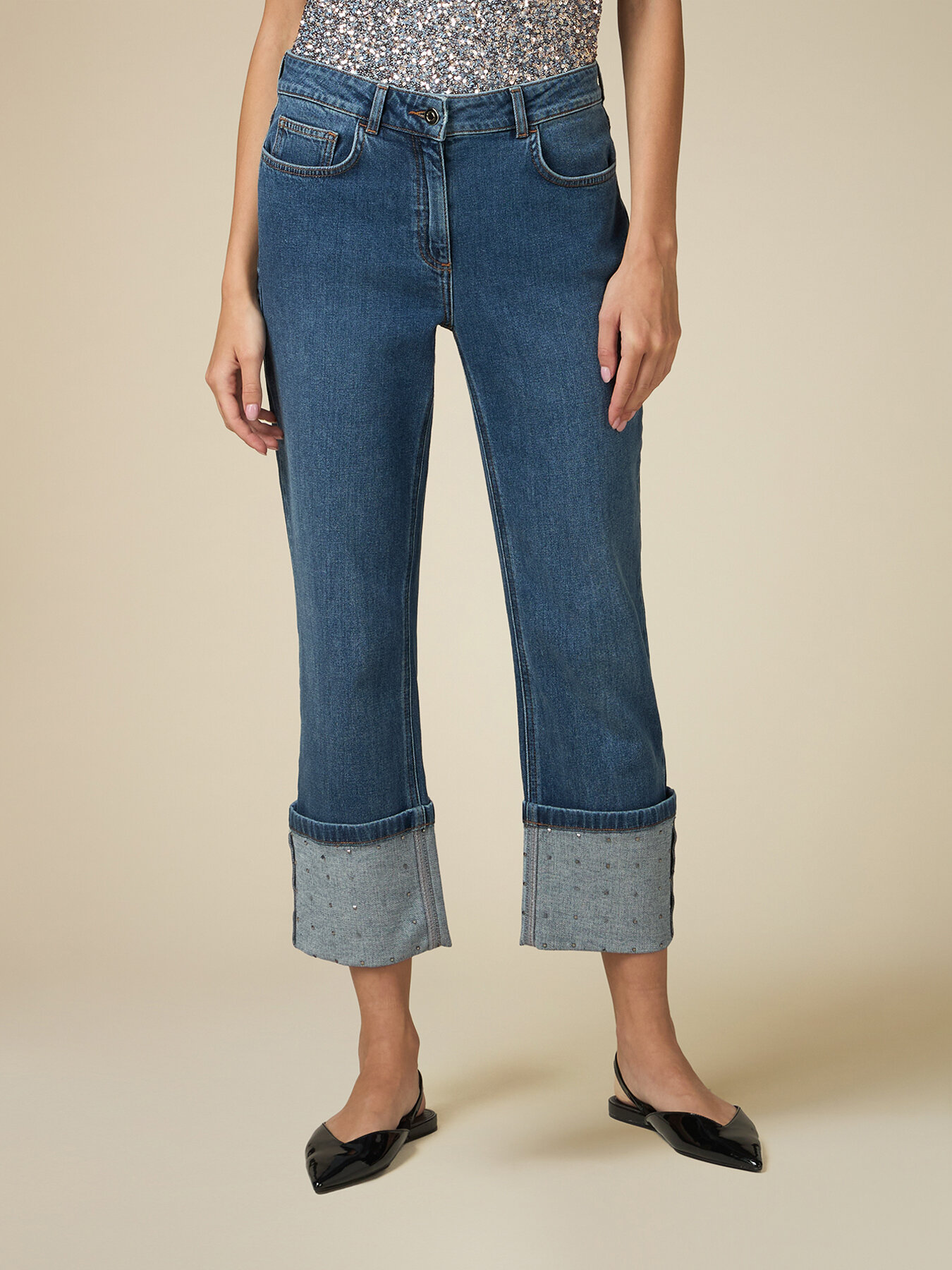 Cropped jeans with hem turn-up and studs image number 3