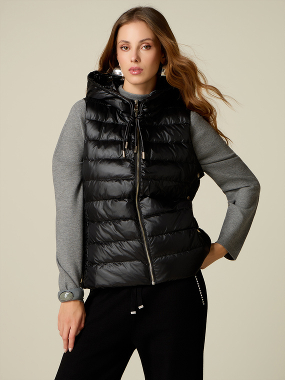 Lightweight sleeveless hooded puffer jacket