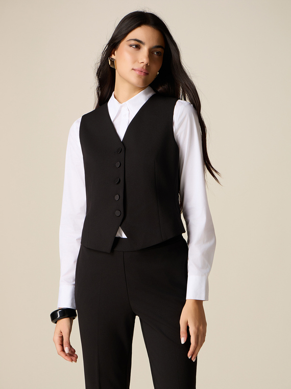 Crepe fabric vest