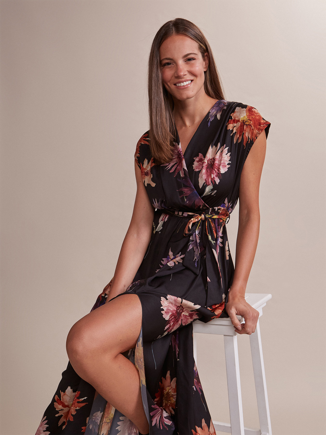 Langes Kleid mit Schlitz und Blumenmuster image number 0