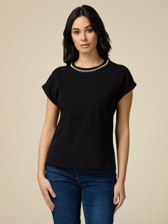 T-shirt with jewel chain