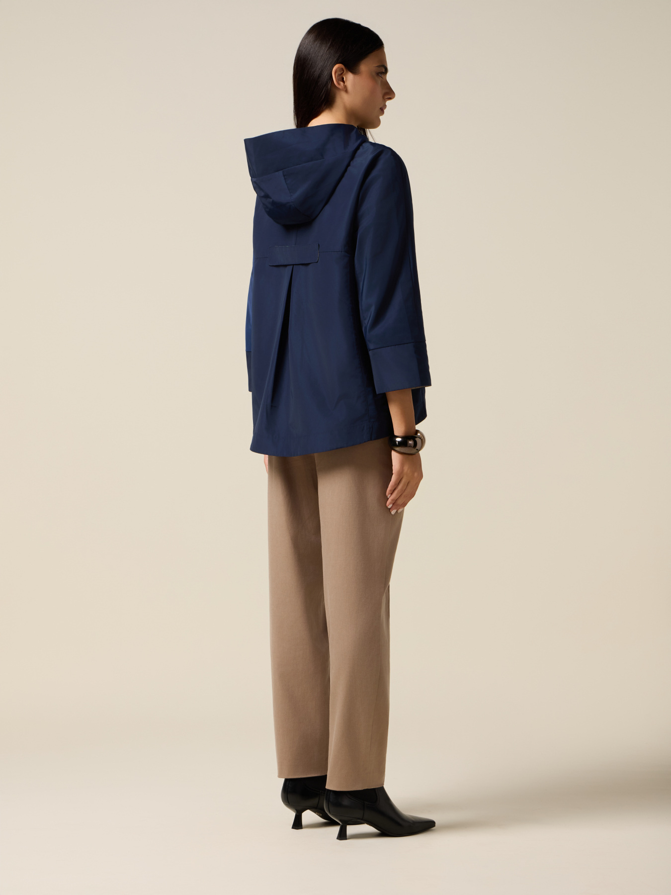 Nylon-Jacke mit Kapuze und Rei&szlig;verschluss image number 1