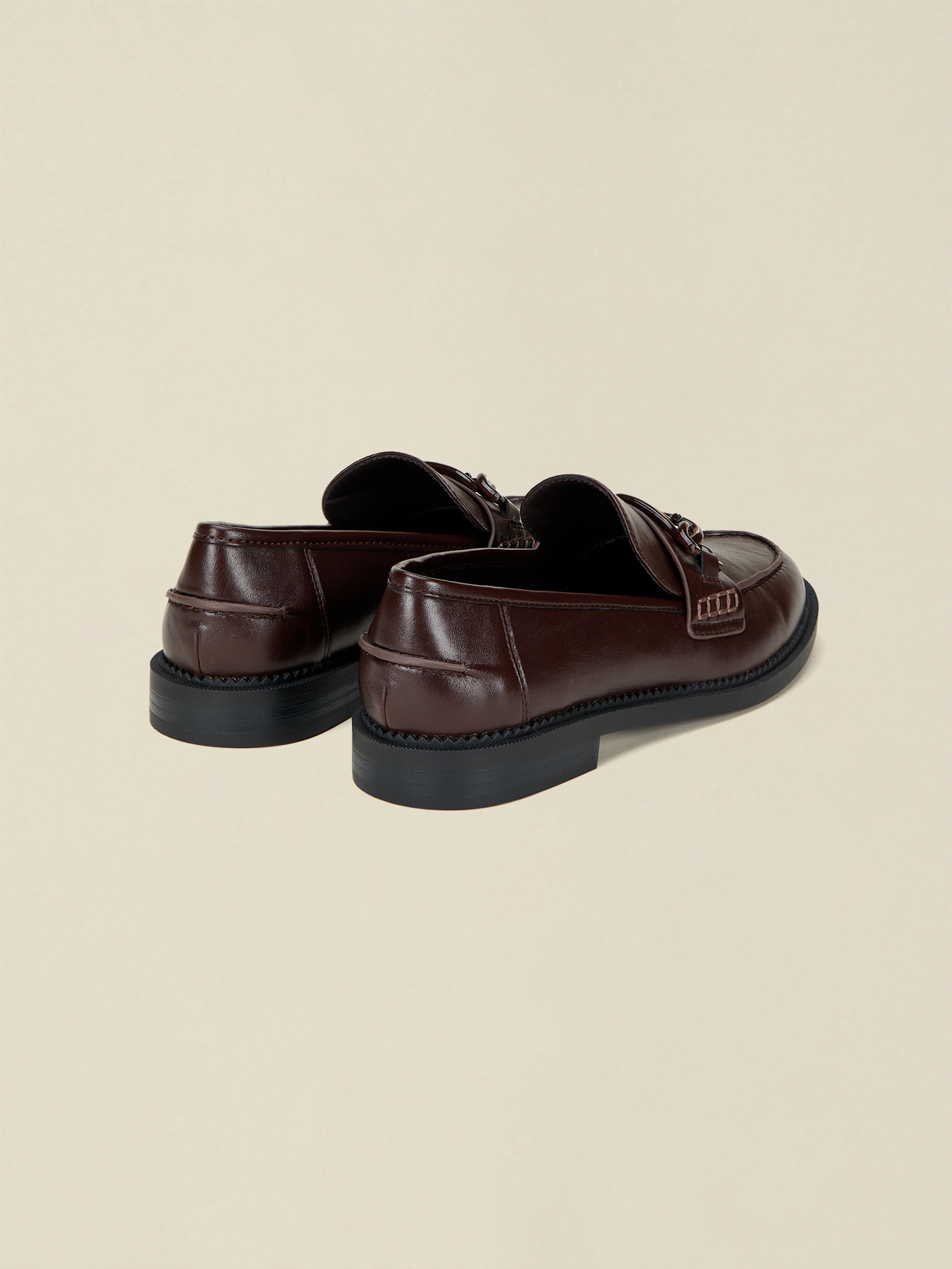 Loafers with metal chain image number 2