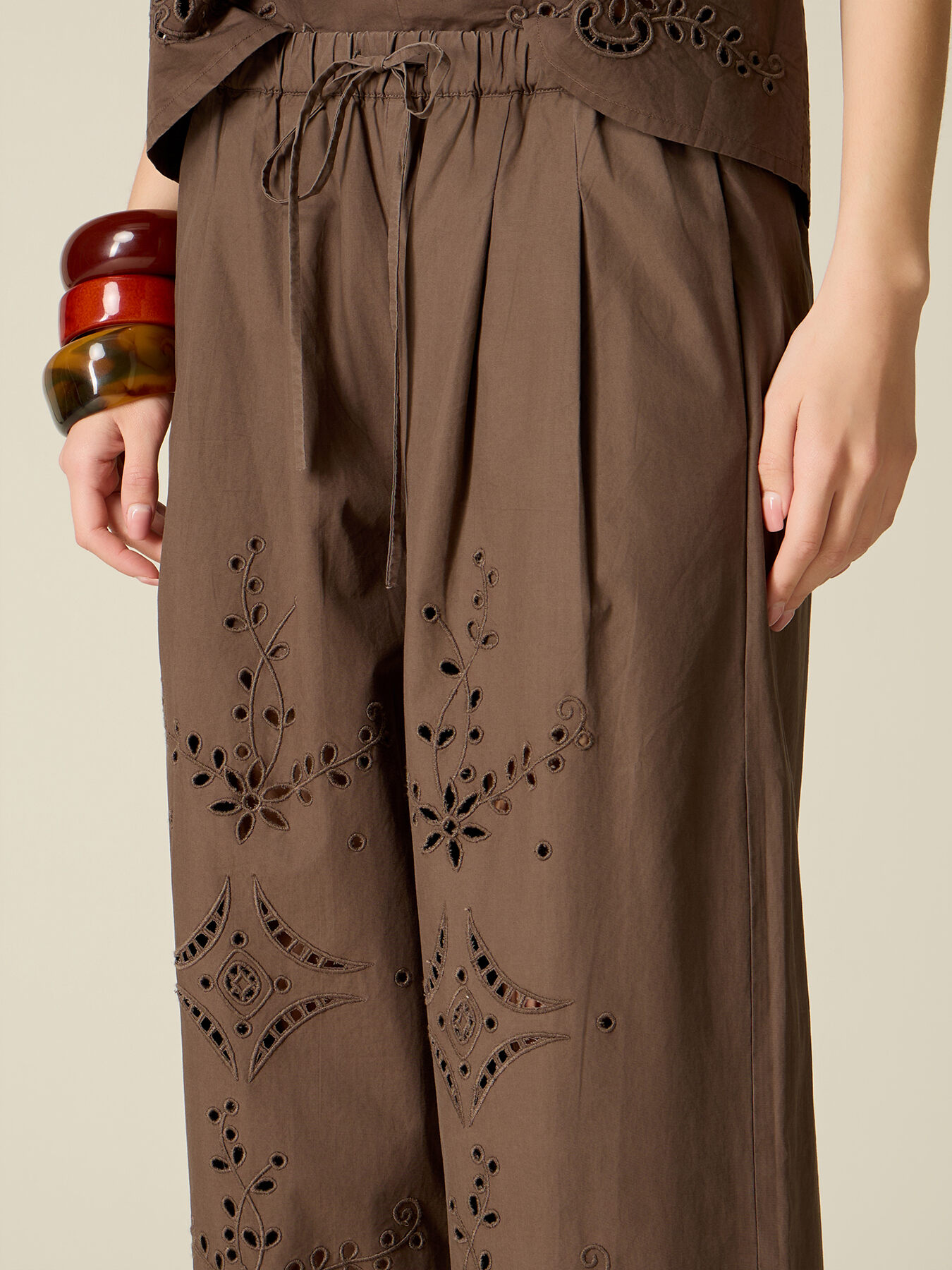 Cropped trousers in perforated cotton image number 2