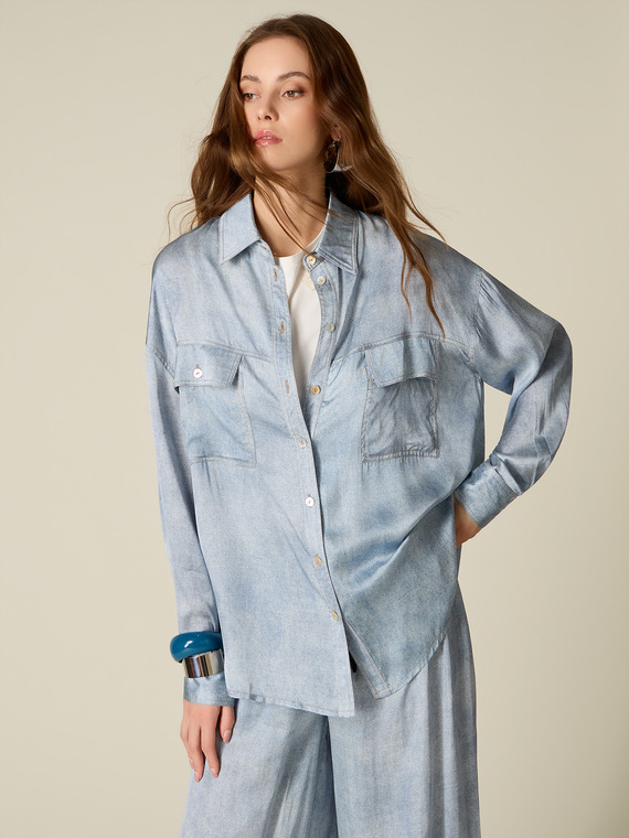 Chemise oversize en satin effet denim