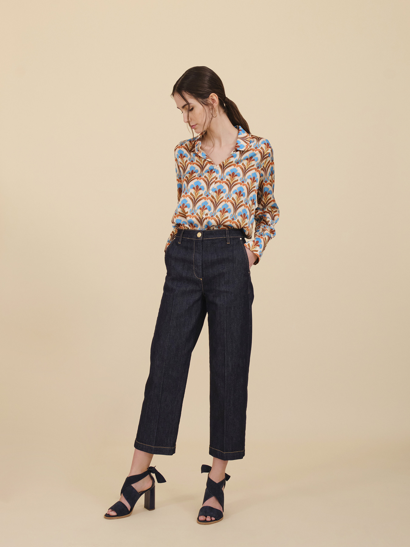 Vaqueros corte zanahoria con botones azul marino image number 0