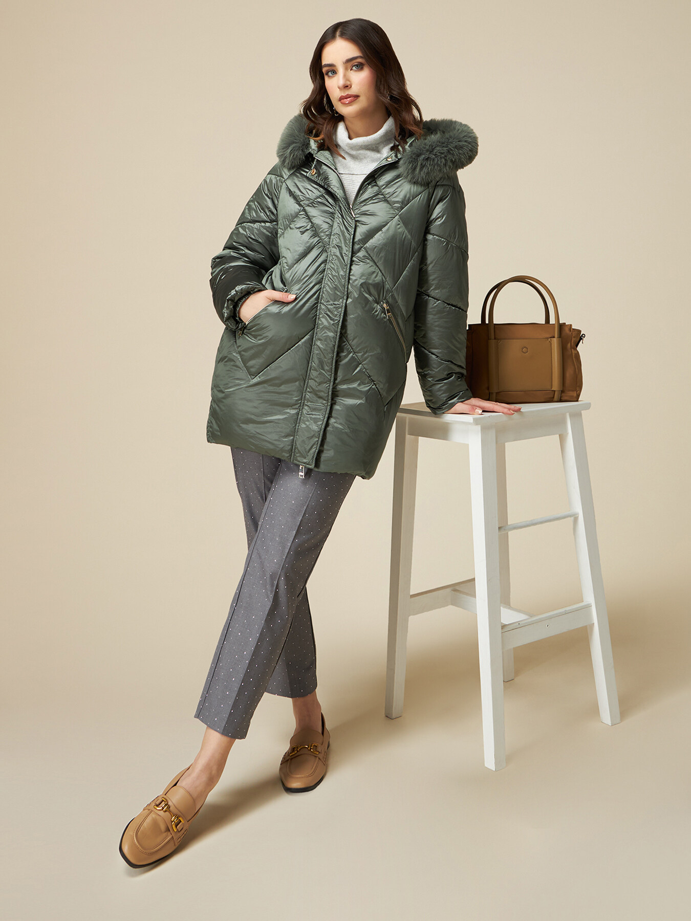 Pantalones pitillo con tachuelas image number 0