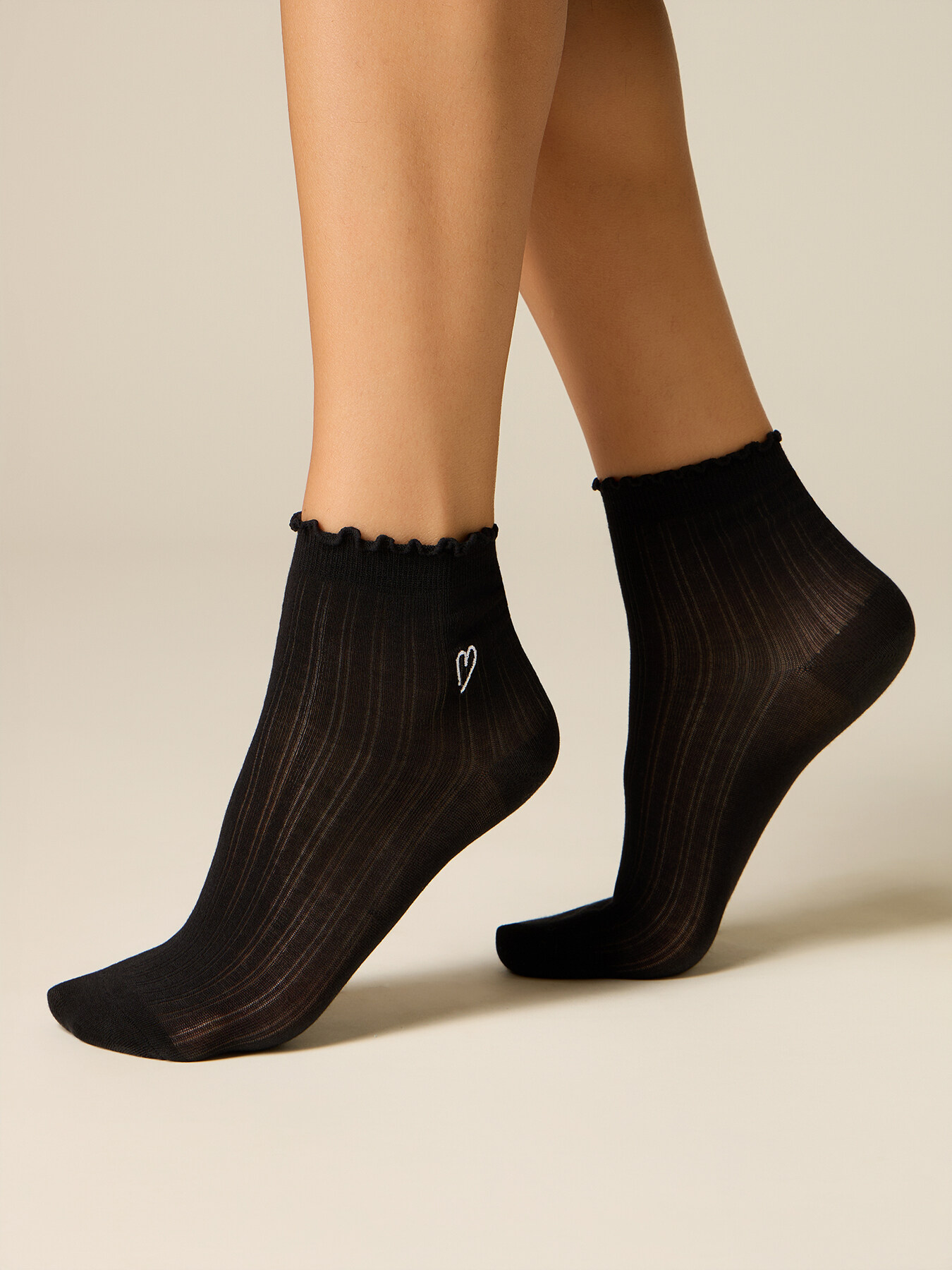 Chaussettes avec broderie image number 0