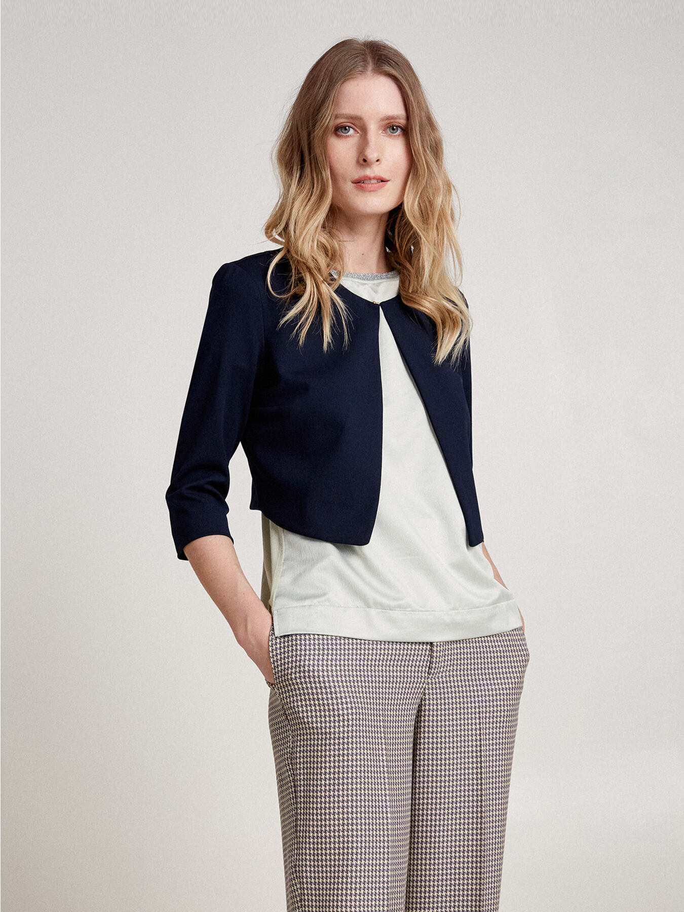 Chaqueta cropped elegante image number 2