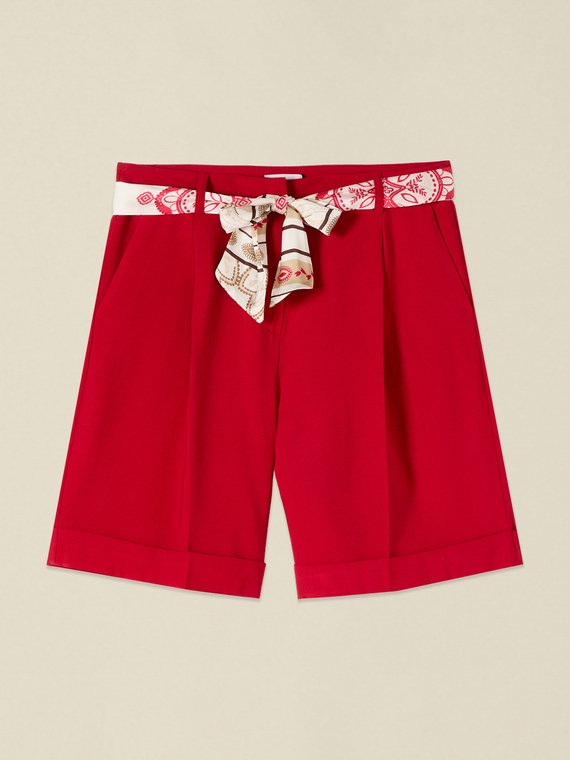 Bermudas con cintur&oacute;n estampado