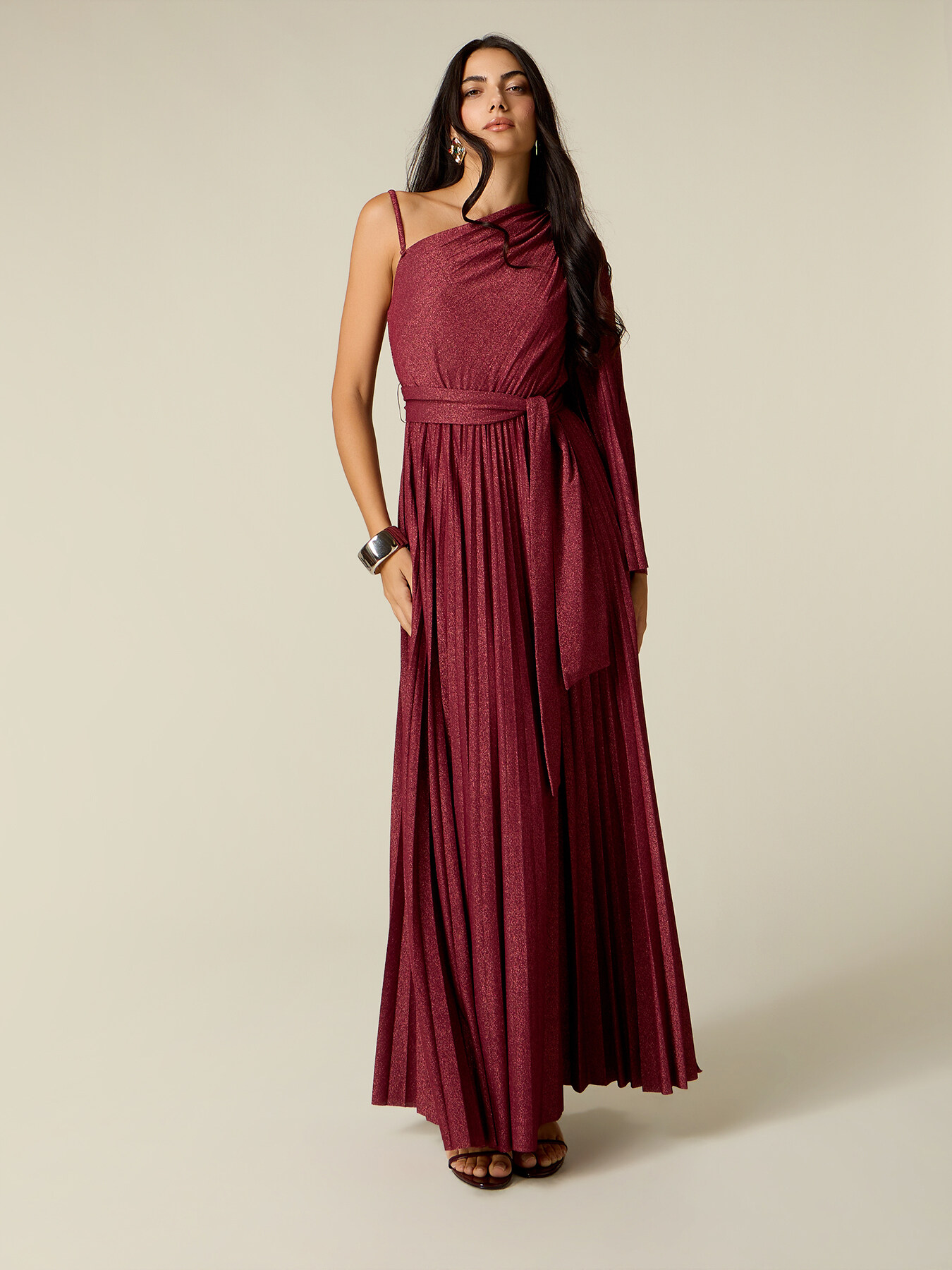 Vestido asim&eacute;trico plisado en jersey lurex image number 0