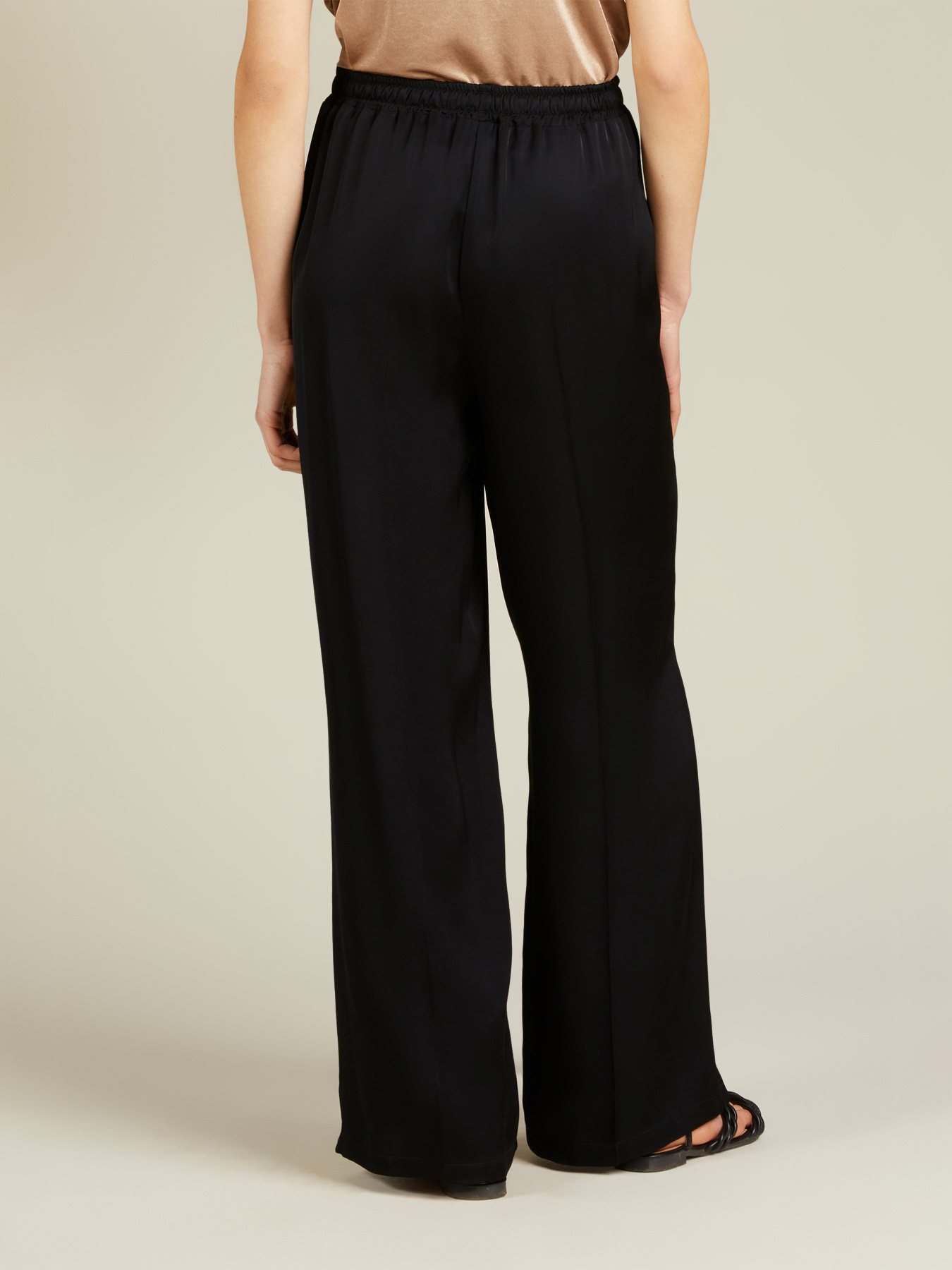 Pantal&oacute;n modelo palazzo de raso vaporoso image number 1