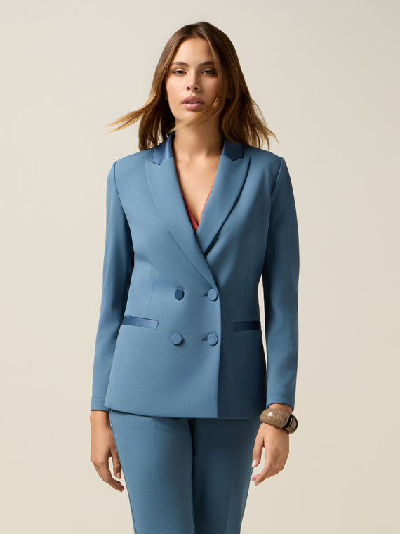 Blazer cruzado con botones forrados