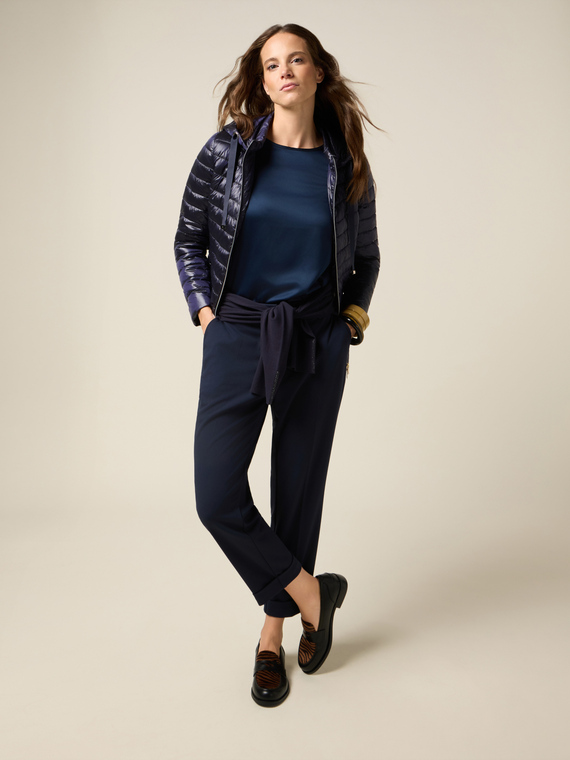 Pantaloni cropped din țesătură crepe