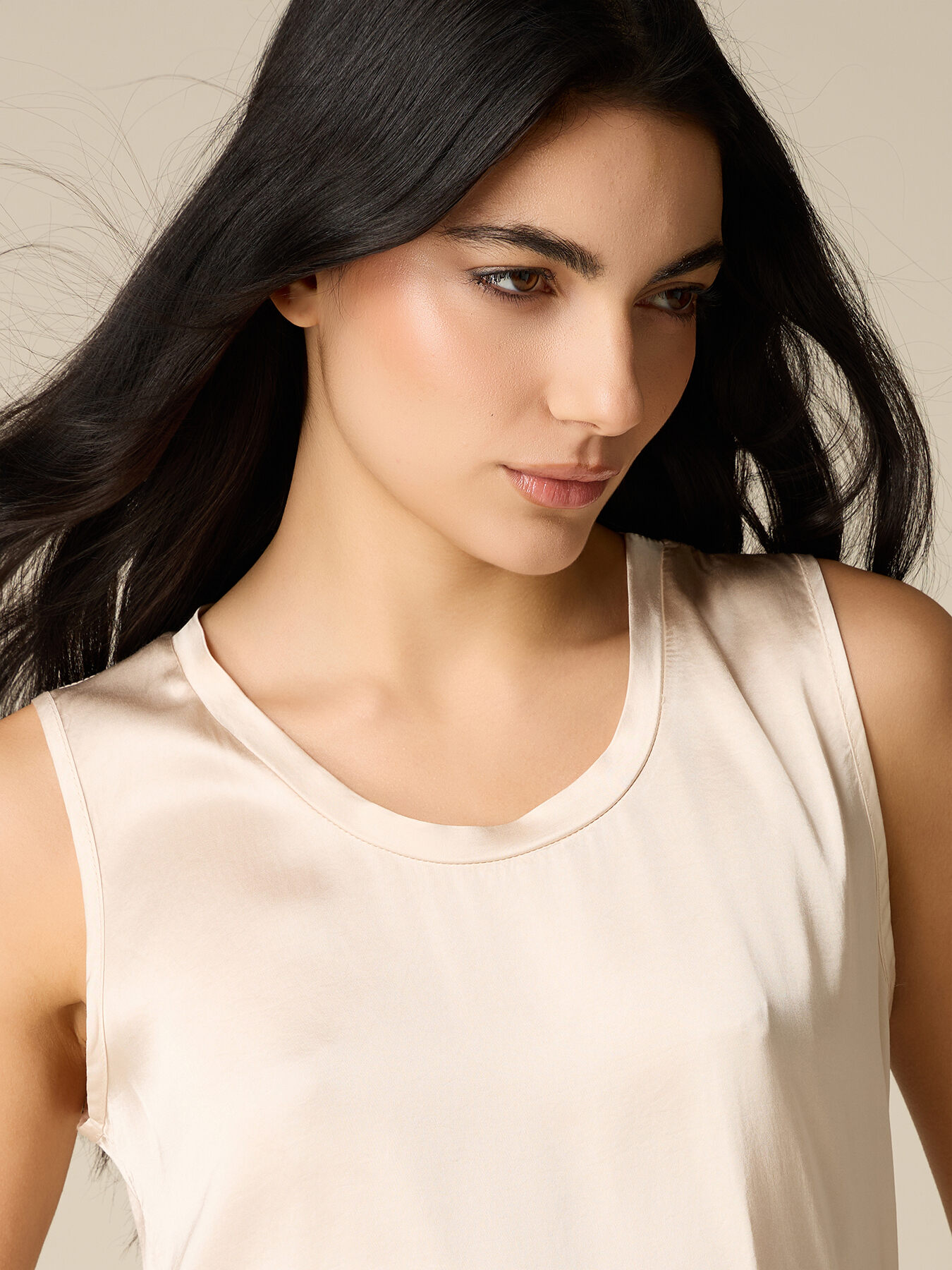 Viscose blend satin top image number 2