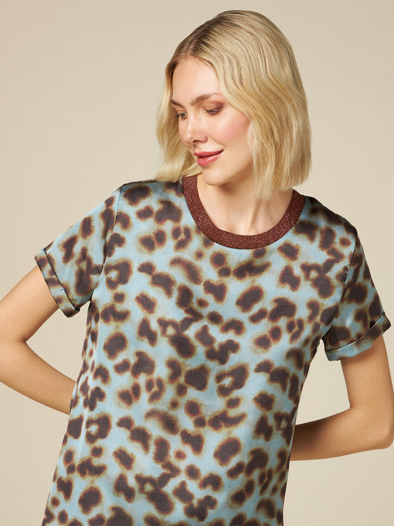 Bluse im Animalier-Look aus Satin image number 2