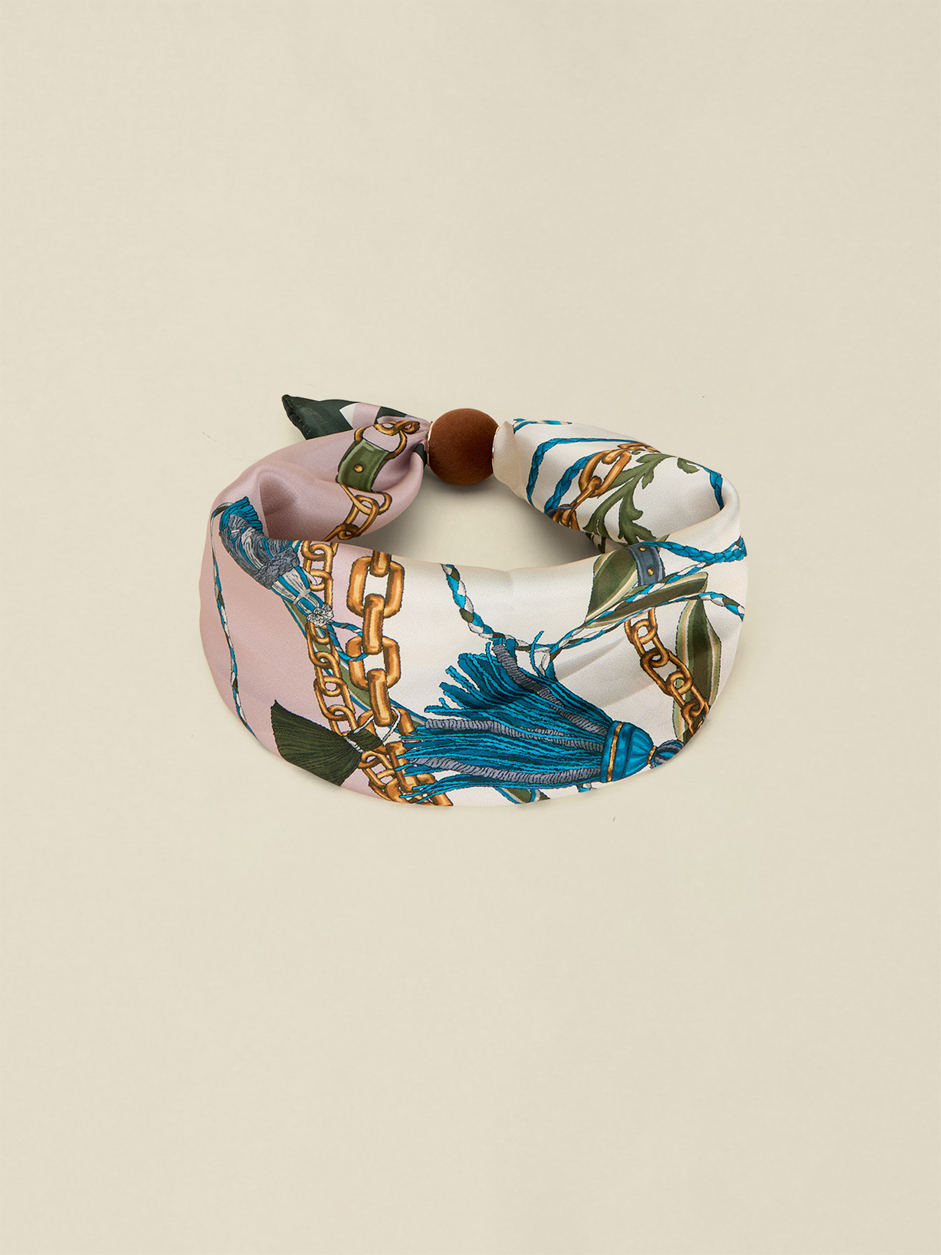 Scarf with print and magnetic pearl image number 1