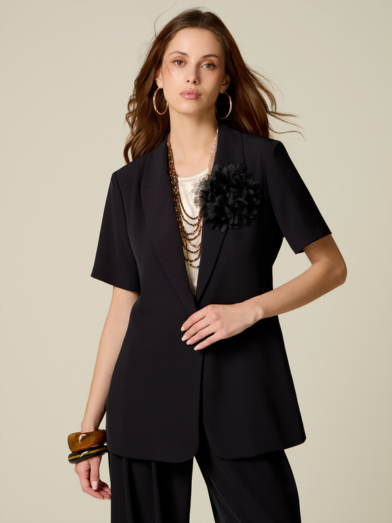 Blazer manches courtes avec application florale
