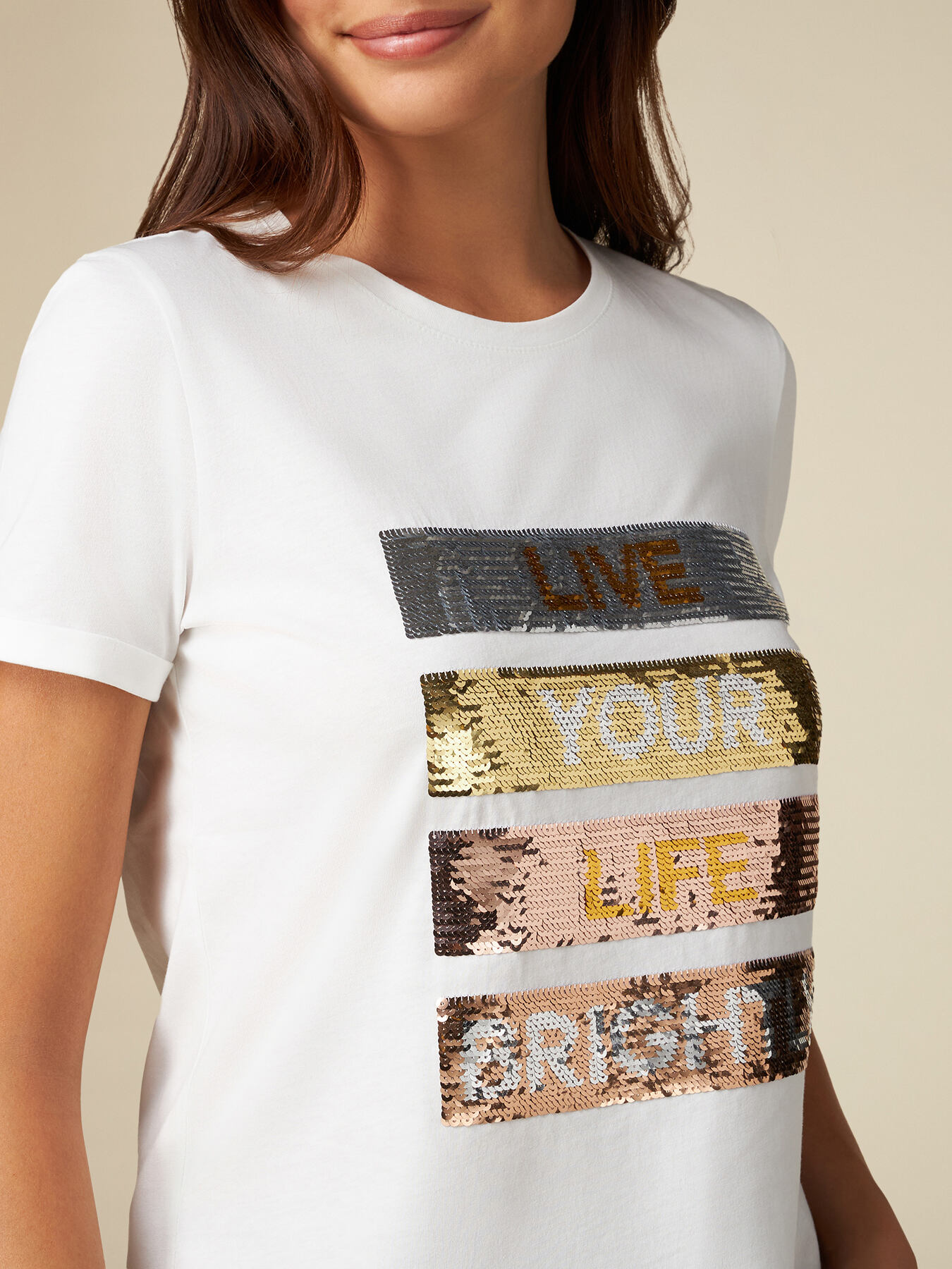 T-shirt avec broderie en paillettes image number 2