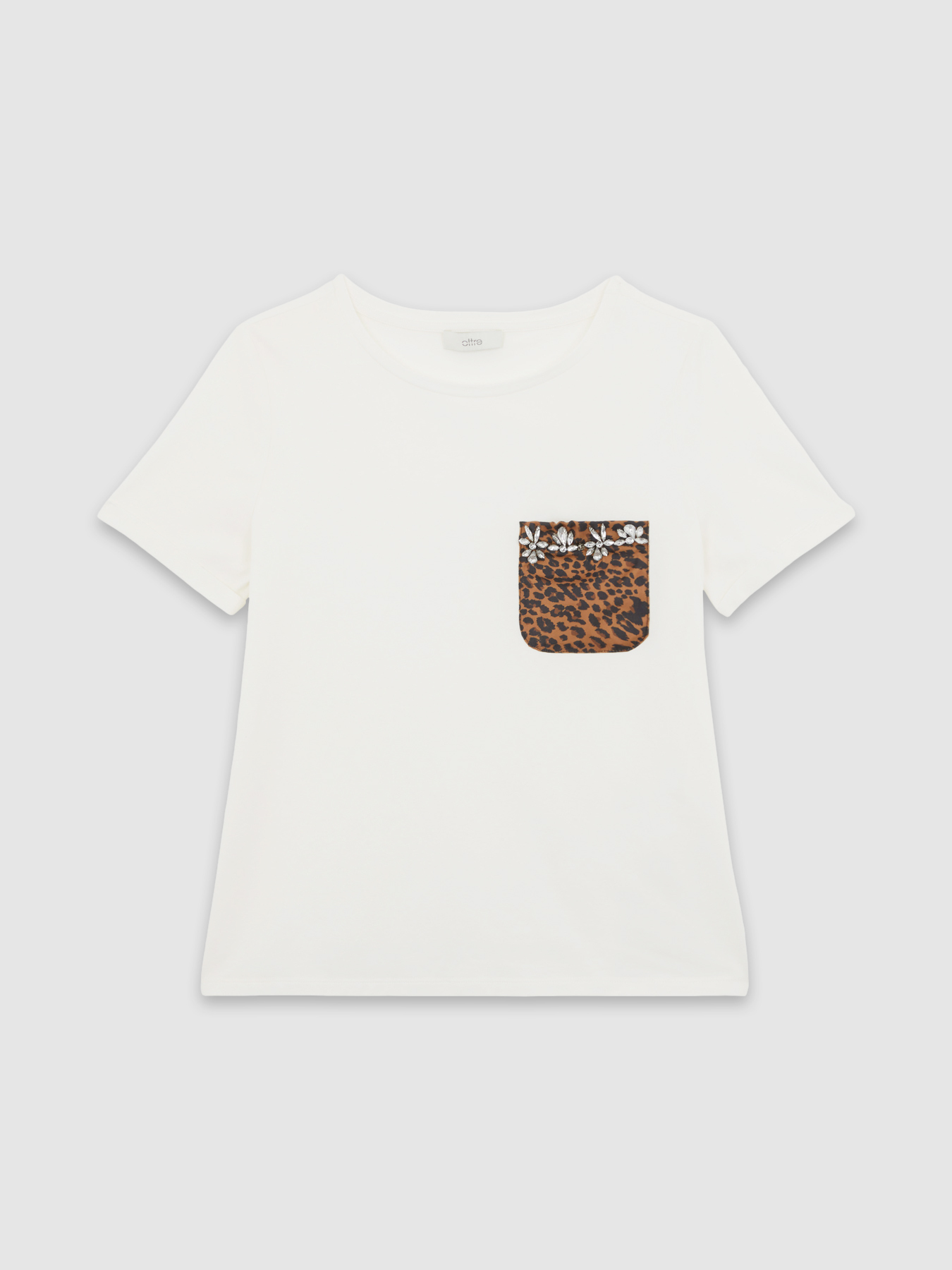 T-Shirt mit Tasche und Stickerei image number 3