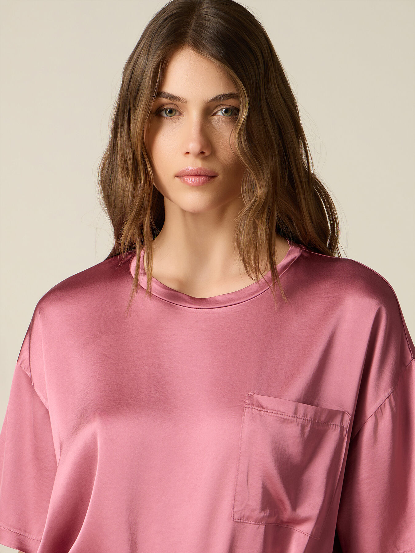Blusa boxy en raso de viscosa image number 2