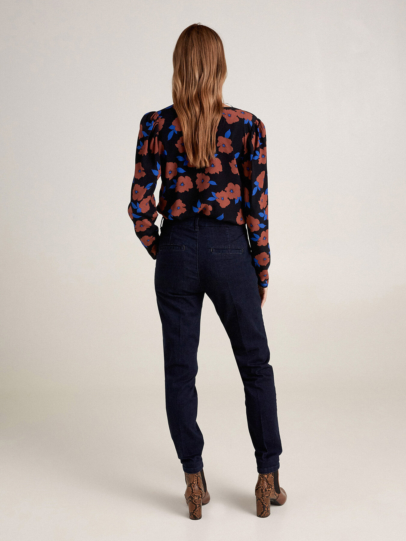 Jeans modello chino Madrid image number 1