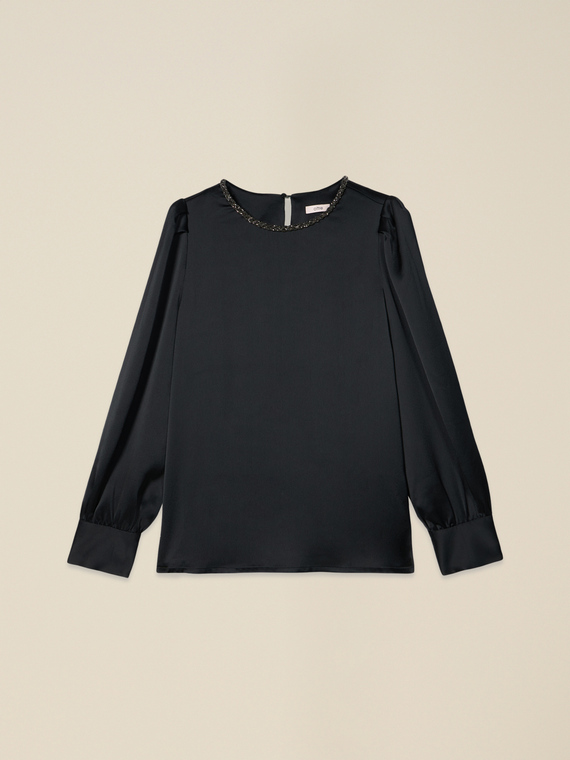 Bluse aus Satin mit Schmuckdetail