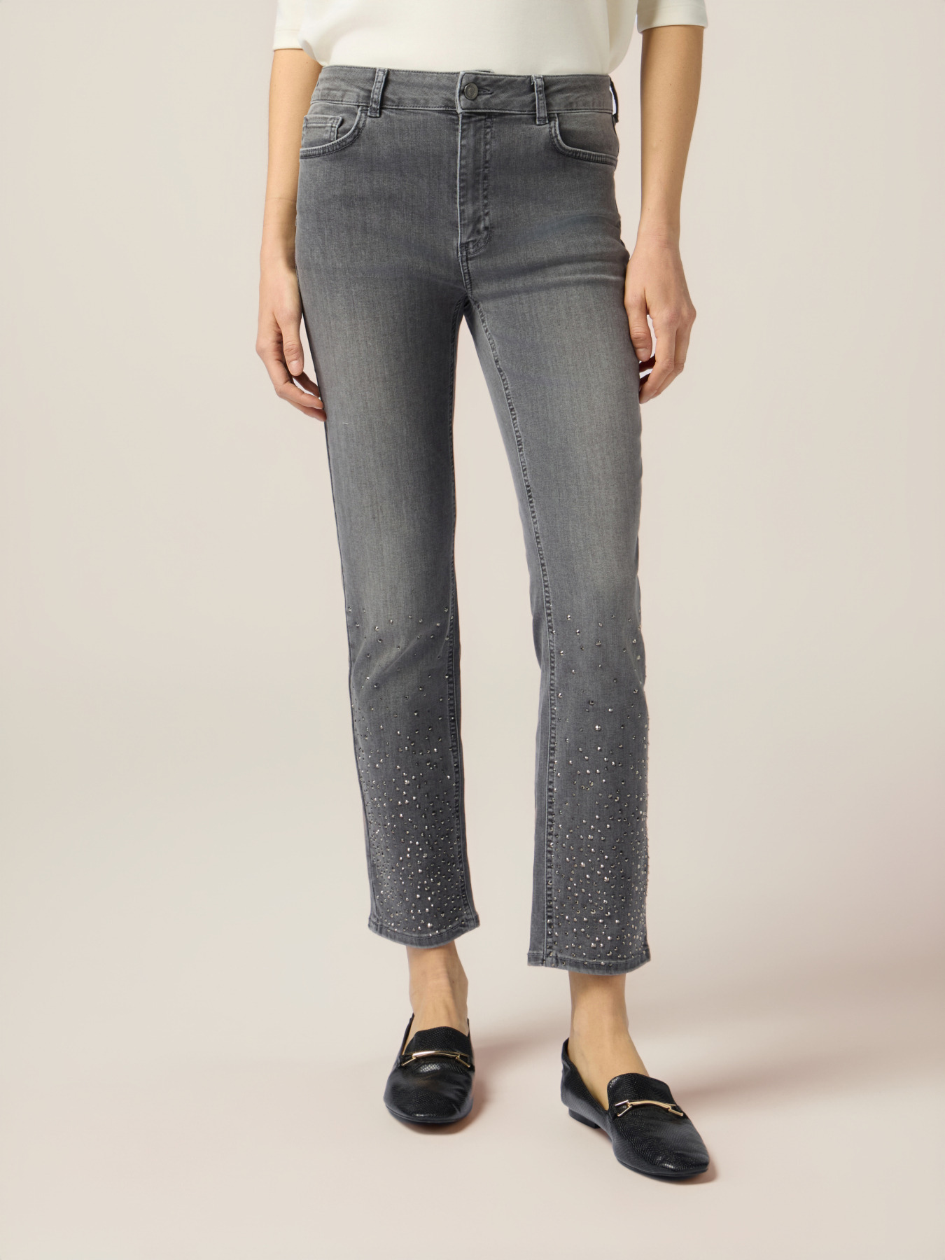 Regular jeans with decorative studs image number 3