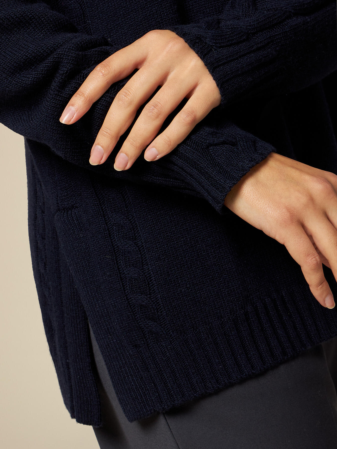 Maglia misto cashmere con motivo trecce image number 2