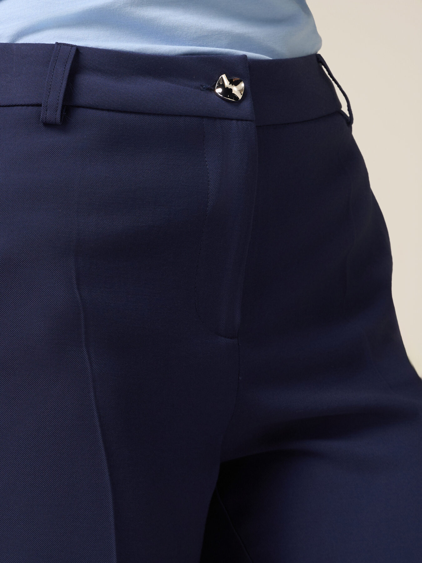 Zigarettenhose image number 2