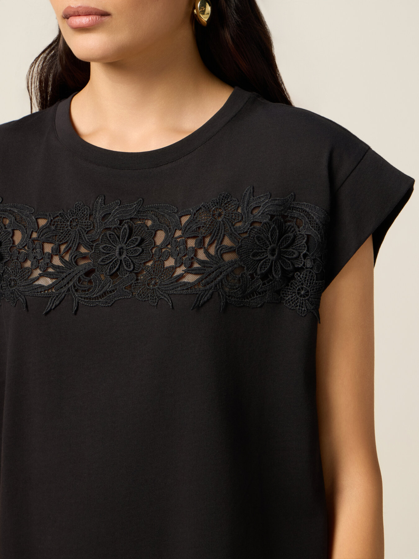 T-Shirt aus Jersey mit Spitzeneinsatz image number 2