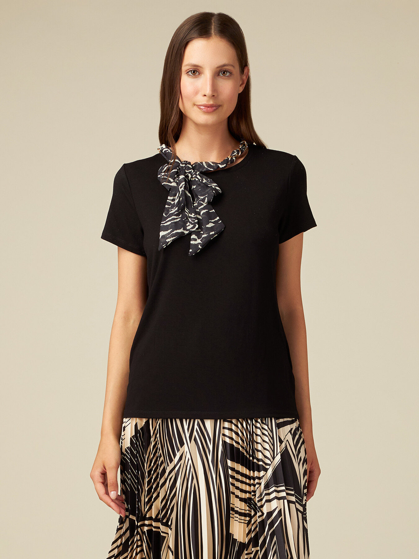 T-Shirt mit Halstuch image number 0