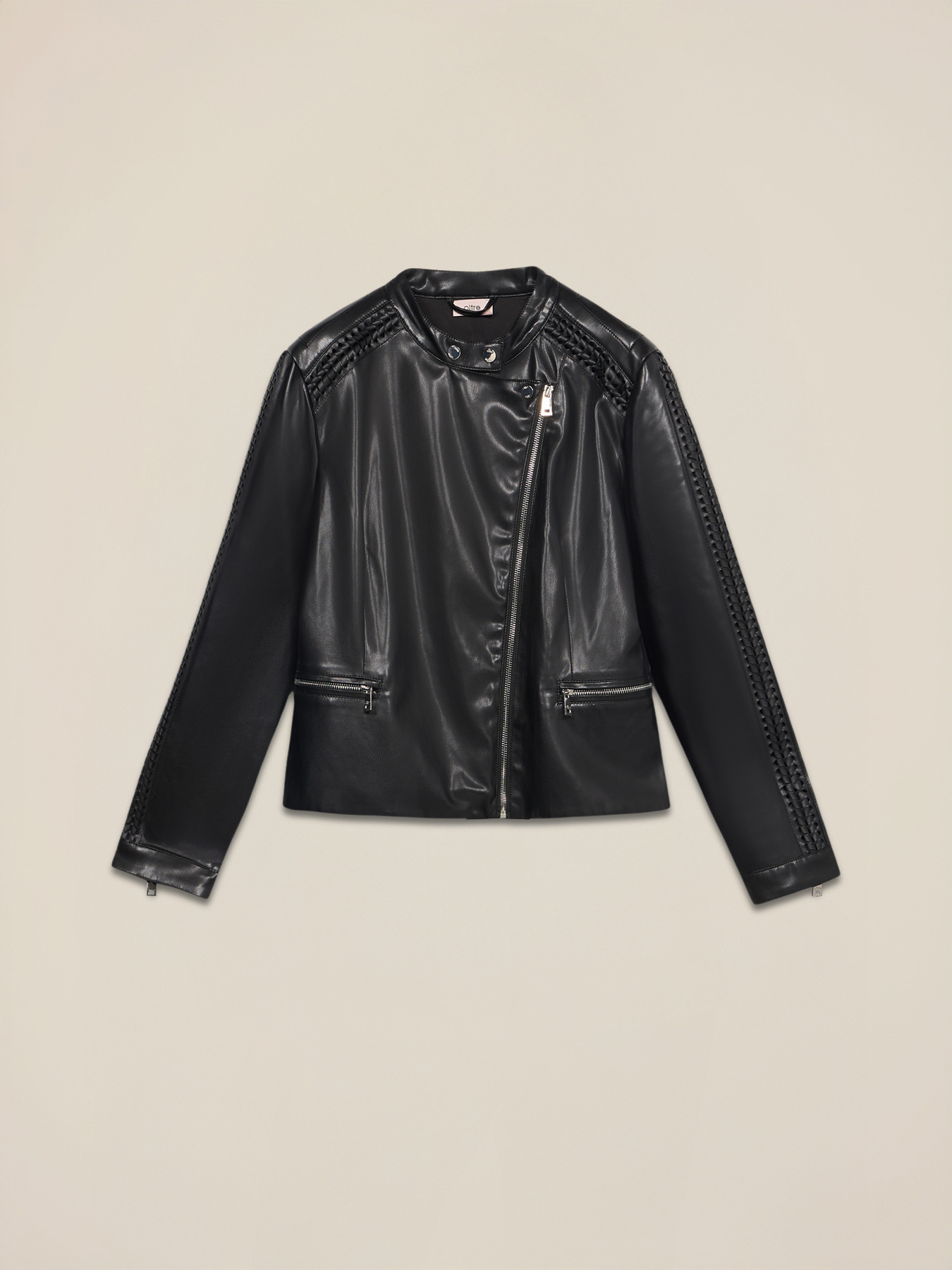 Chaqueta de cuero estilo biker con detalles trenzados image number 3