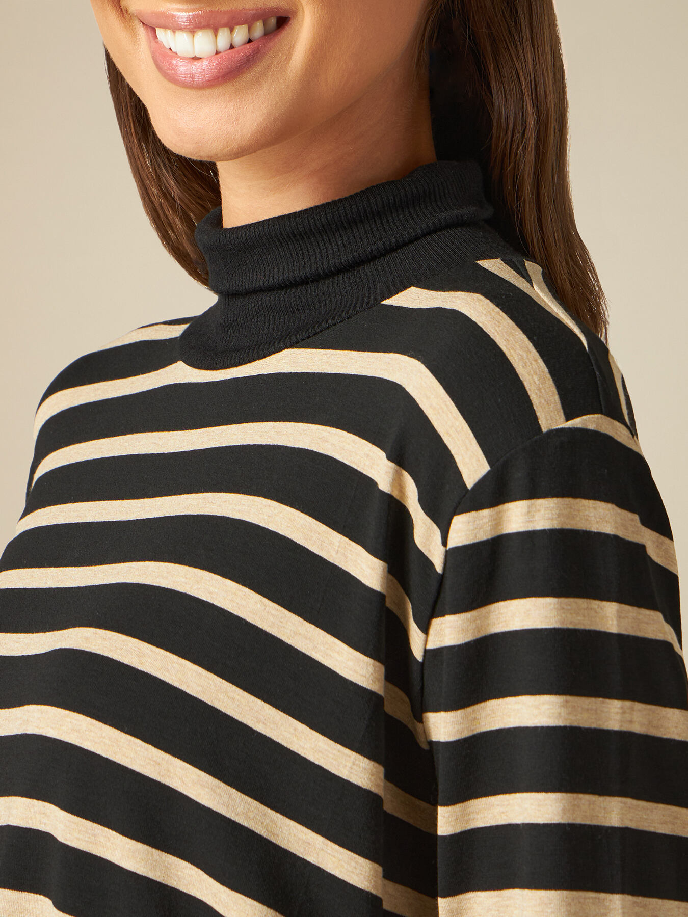 Striped turtleneck T-shirt image number 2