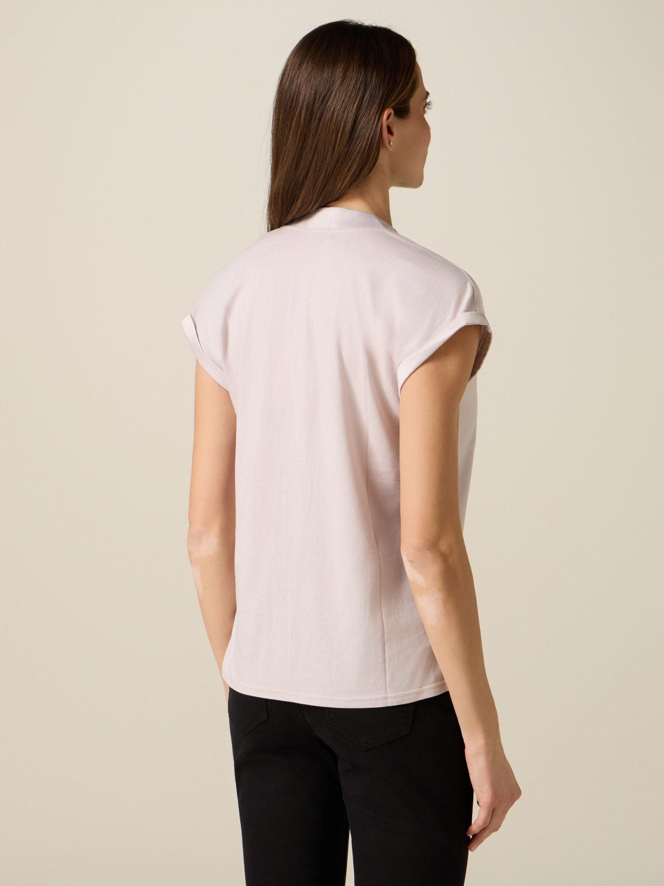 Two-material V-neck T-shirt image number 1