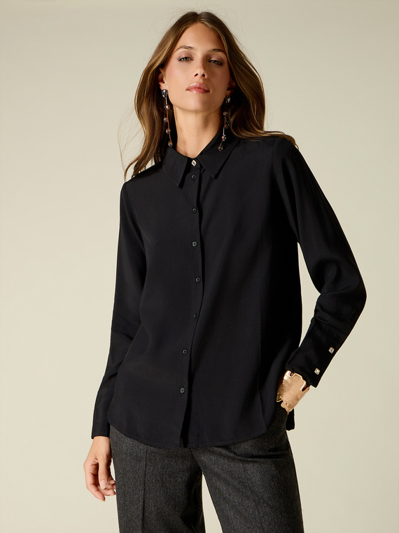 Camisa de viscosa con botones joya