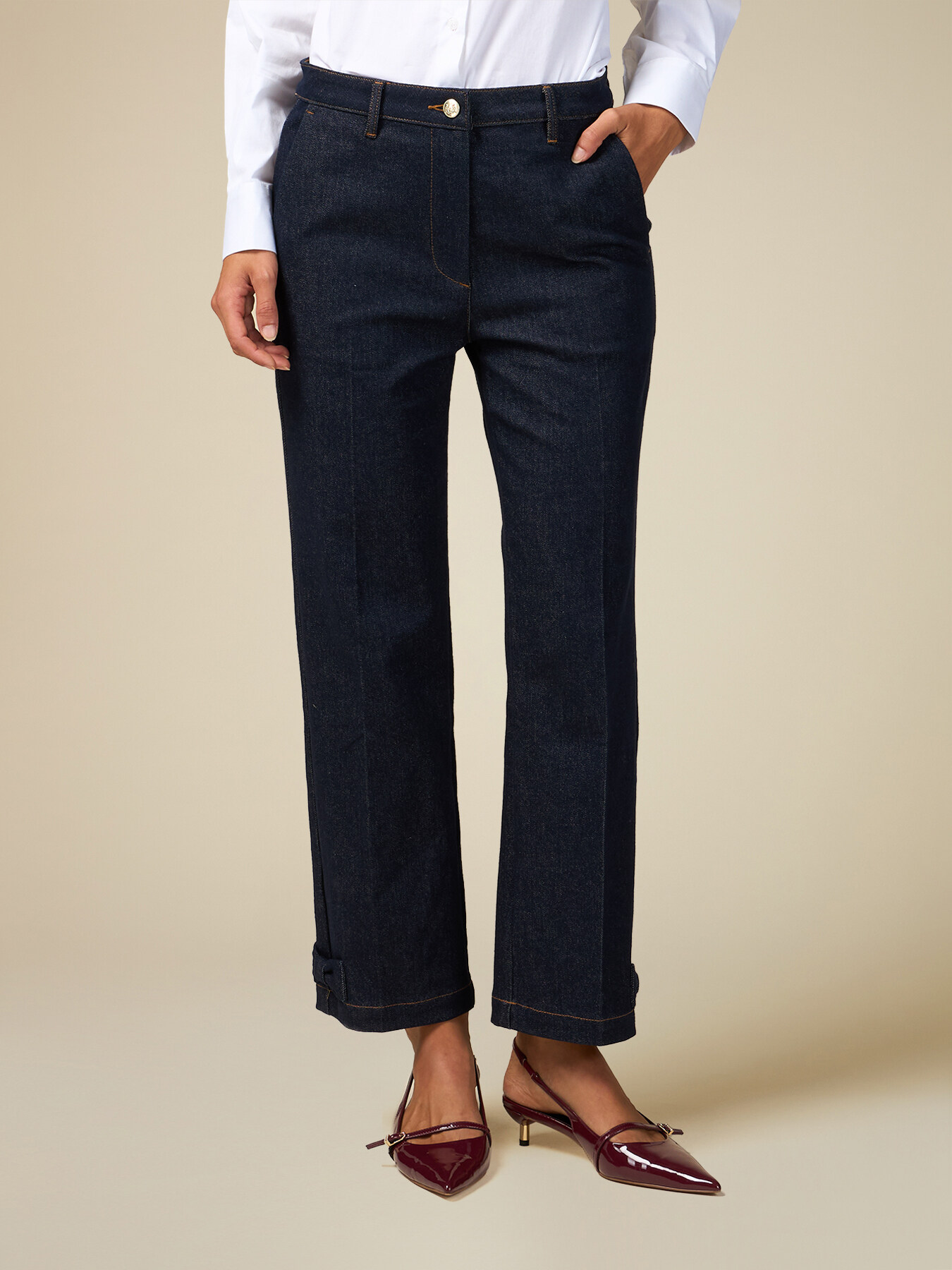 Vaqueros con detalle de lazos image number 3