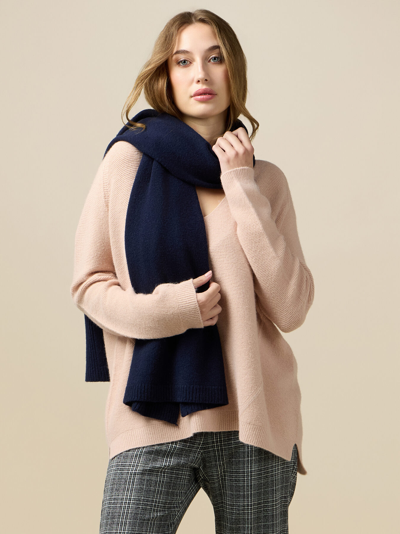 Solid colour scarf image number 0