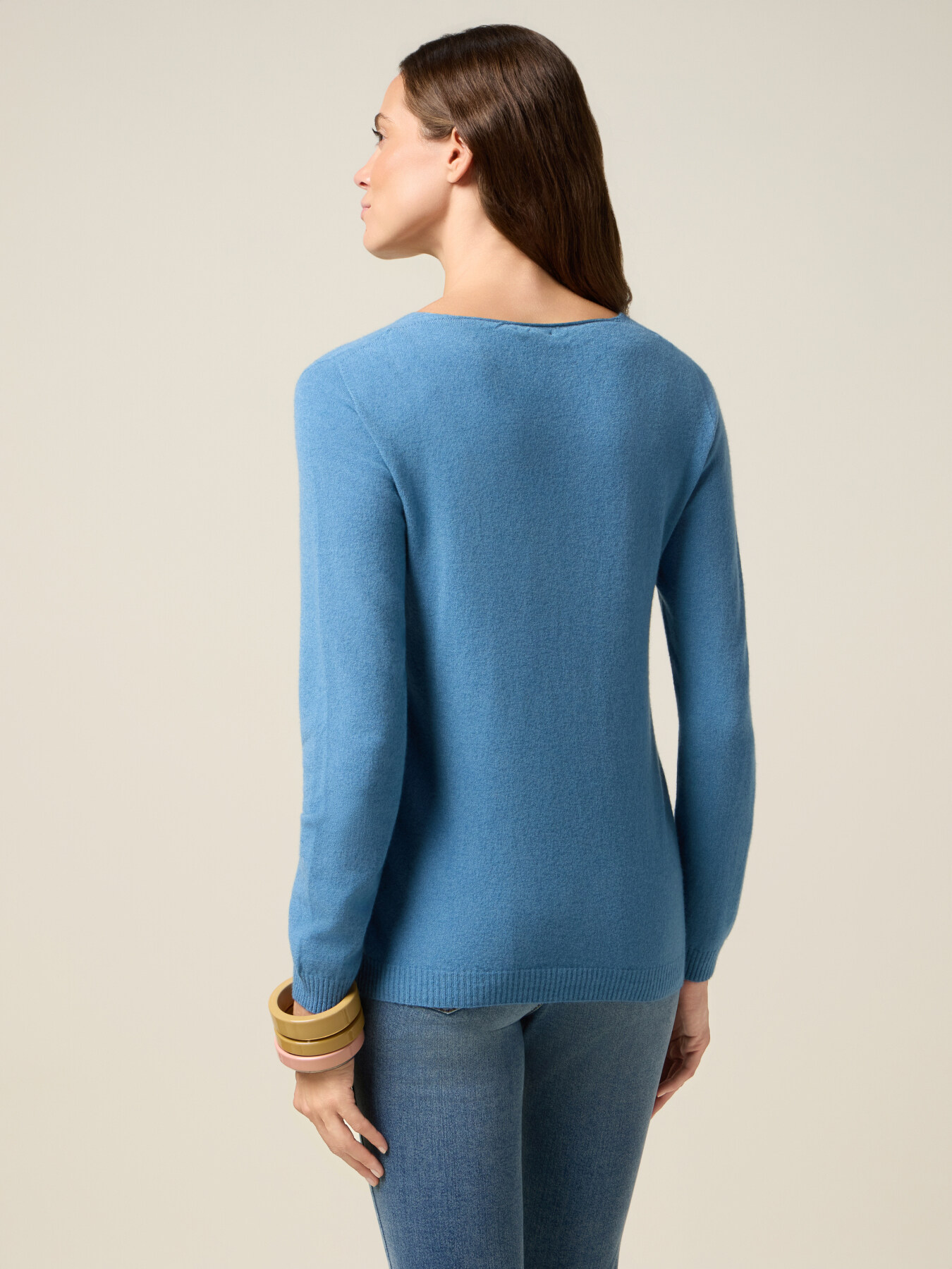 Pull en m&eacute;lange de viscose avec col en V image number 1