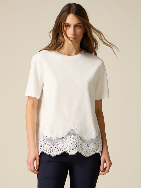 T-shirt in cotone con bordo in pizzo