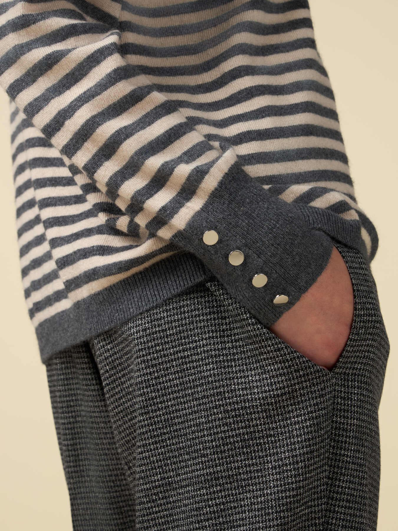 Gestreifter Rollkragenpullover aus Kaschmirgemisch image number 2