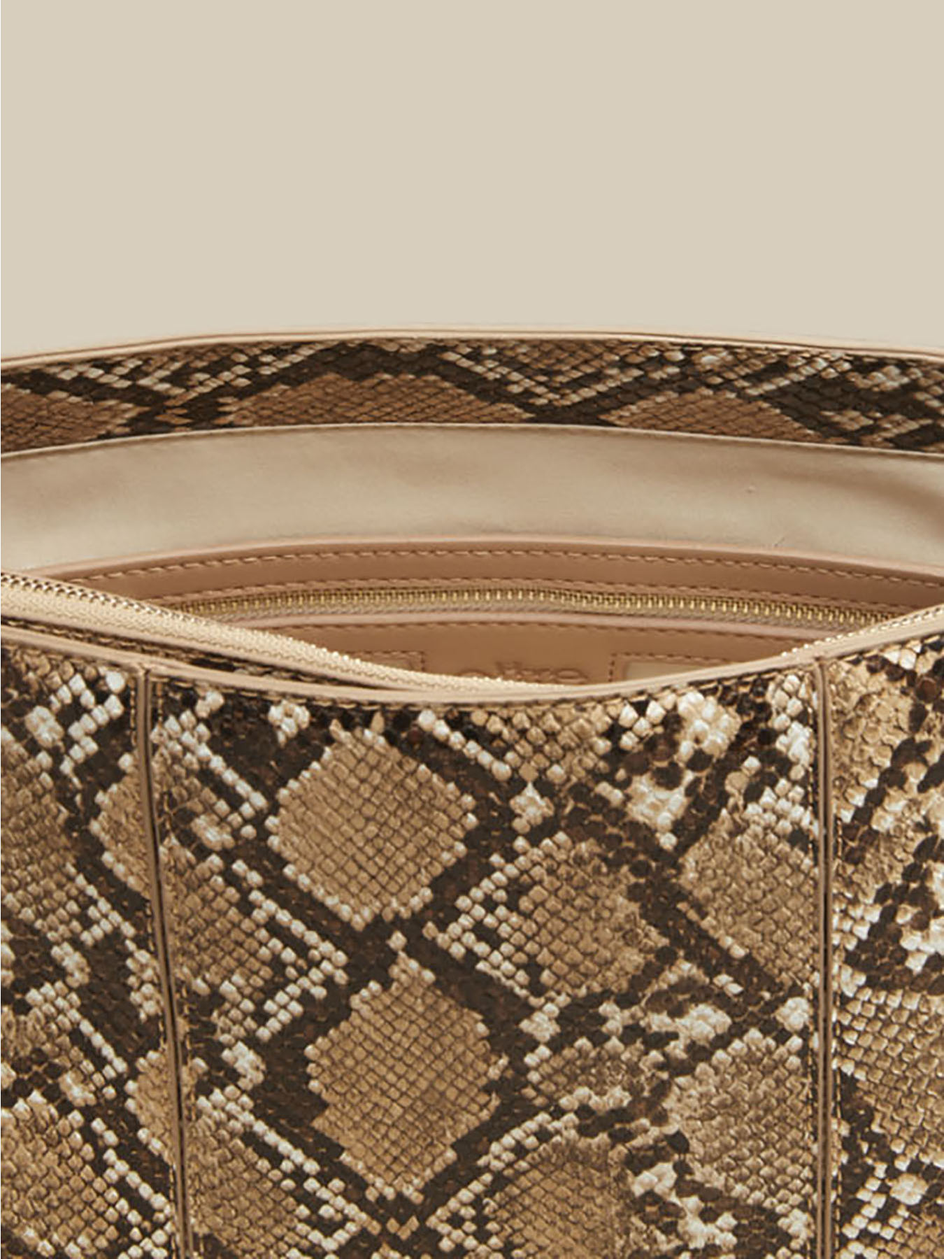 Handtasche mit Reptil-Optik image number 4
