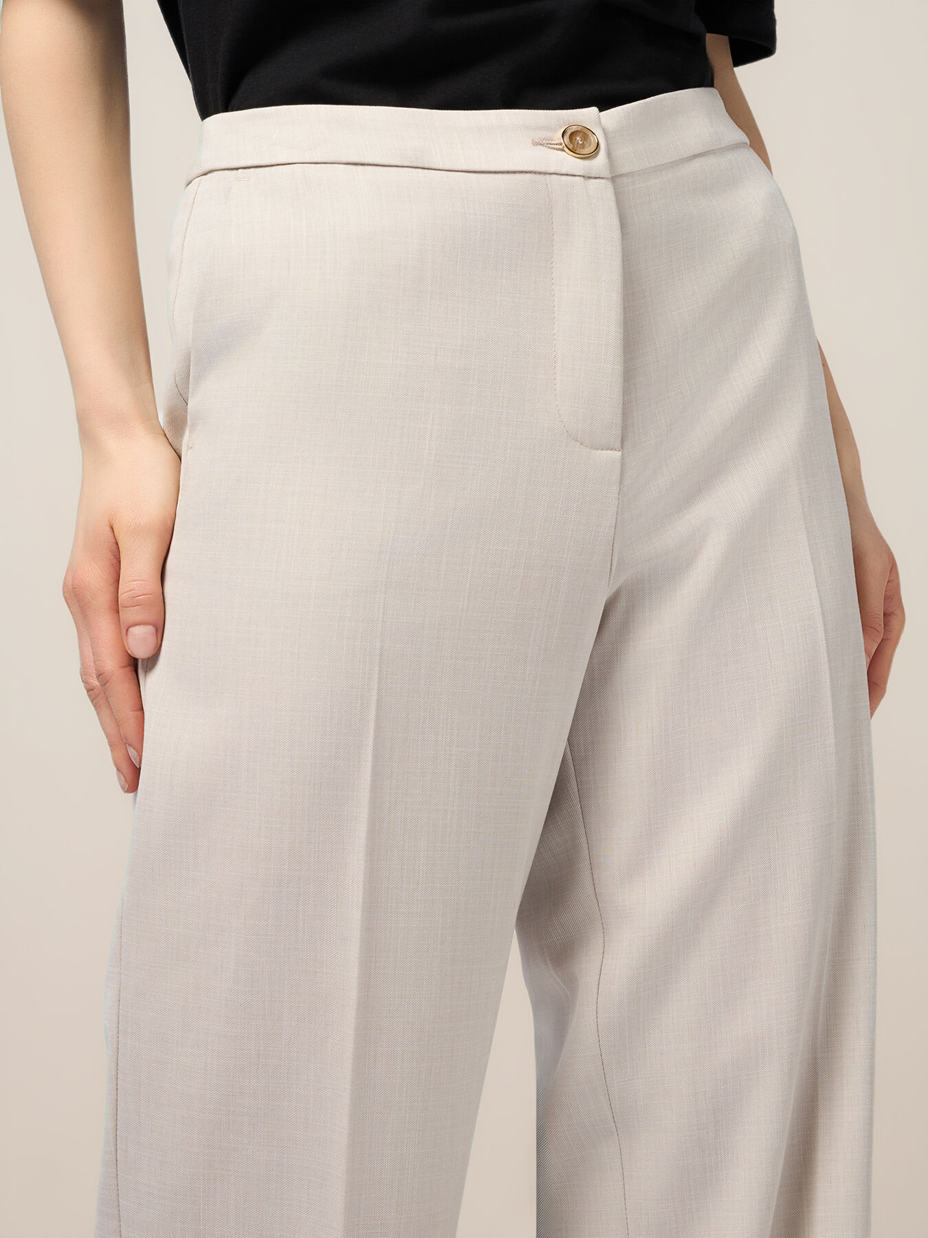 Pantalones palazzo de tejido fluido image number 2