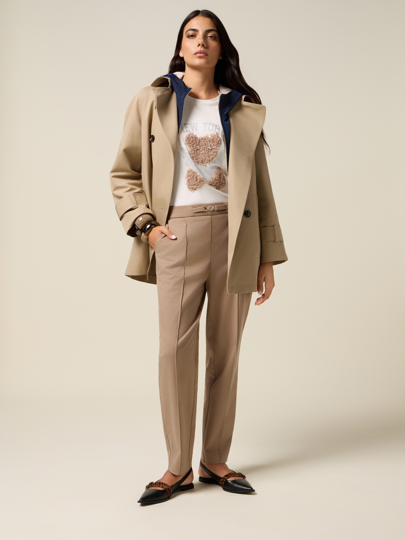 T-shirt with print and appliqu&eacute;s image number 3