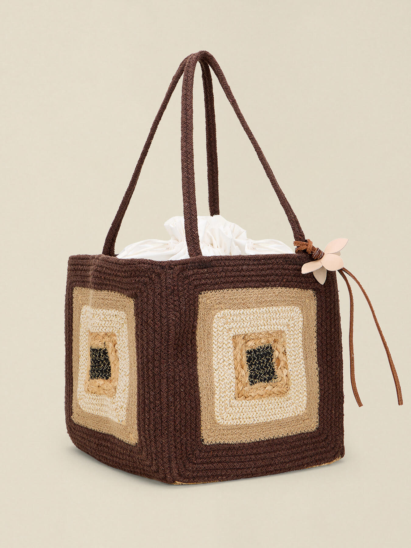 Shopper aus geflochtenem Jute image number 4