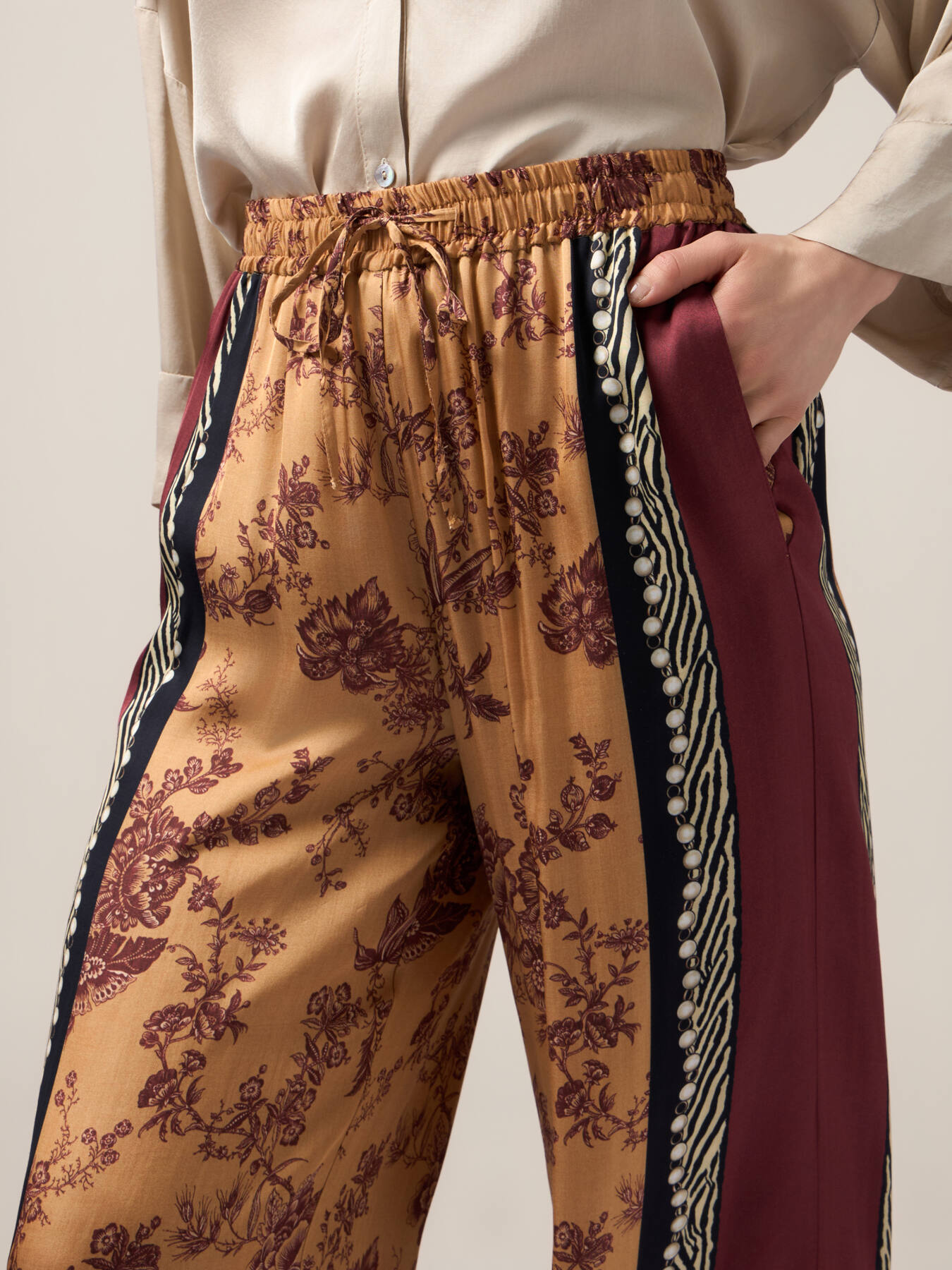 Pantaloni palazzo in raso fantasia image number 2